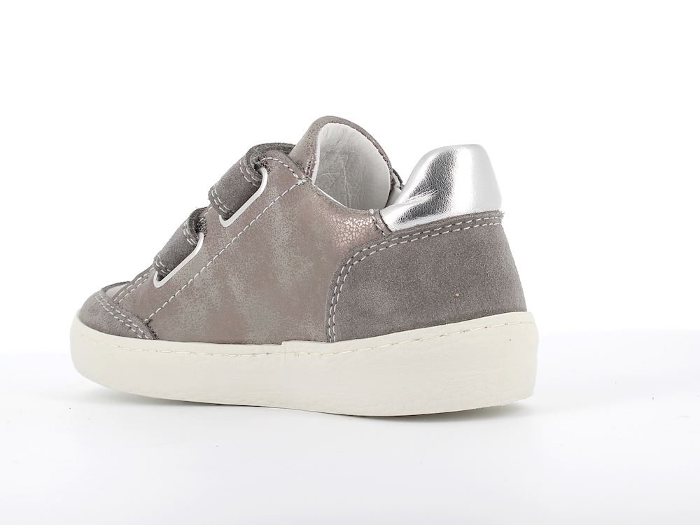 Tenisky